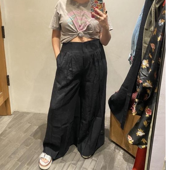 By Anthropologie High-Rise Pleated Wide-Leg Trousers in Black - Picture 6 of 16